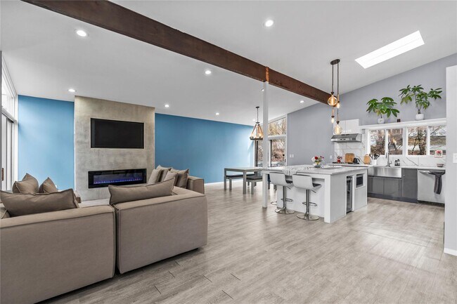Building Photo - 22 Balmoral Cres