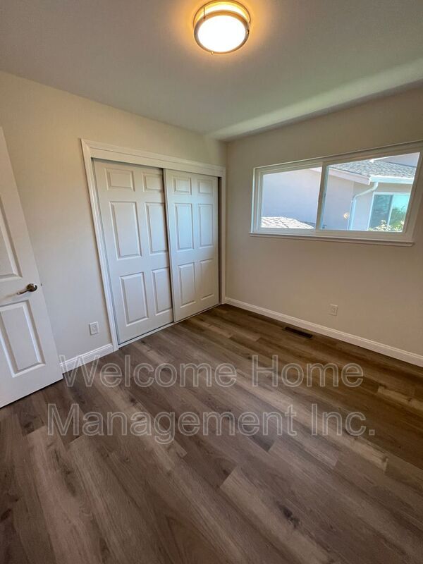 Building Photo - 16233 San Remo Dr