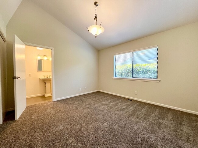 Building Photo - Stylishly Updated 2-Bed, 2-Bath Home - Private Garage