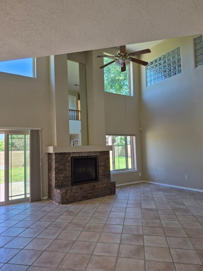 Building Photo - FIVE BEDROOMS GEM-NORTH EAST HEIGHTS