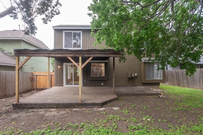 Building Photo - 1004 Kavanagh Dr