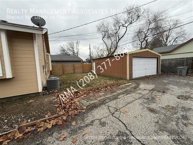 Building Photo - 3 Bedroom, 2 Bath Home on the Bench – Grea...