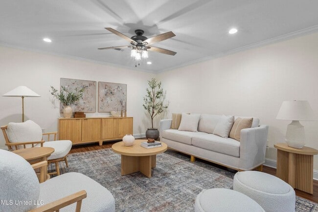 Building Photo - Beautifully Remodeled Home in Historic Gul...