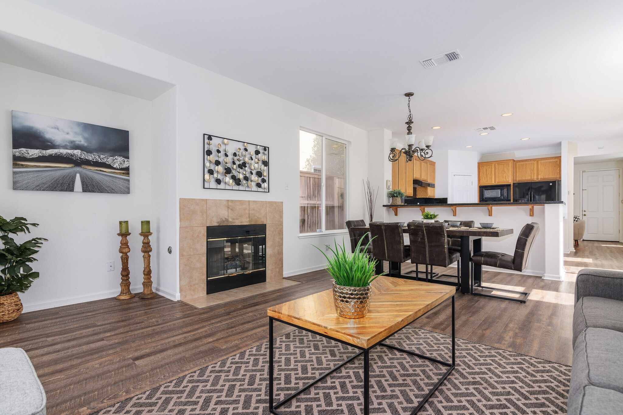 Building Photo - 411 Canyon Ct