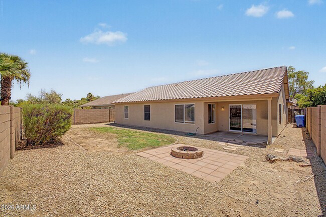 Building Photo - 930 E Harwell Rd