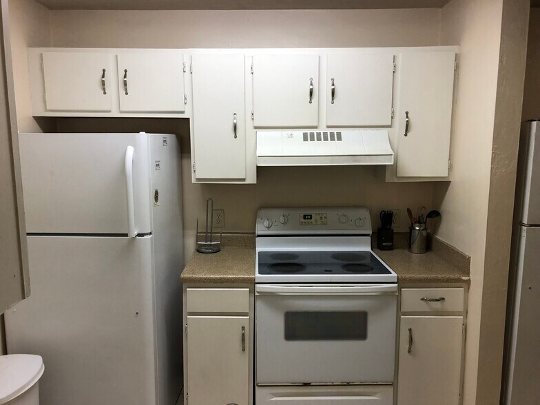 Building Photo - 2360 SW Archer Rd