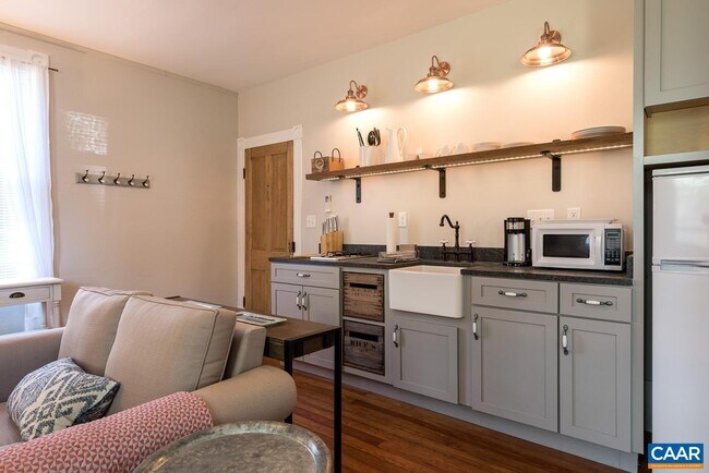 Building Photo - 829 Belmont Ave