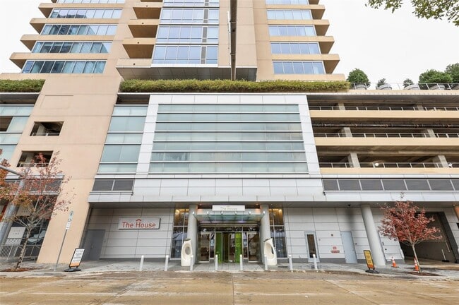 Entrance - 2200 Victory Ave