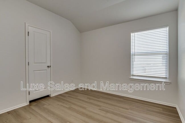 Building Photo - 11607 Mackenzie Wy