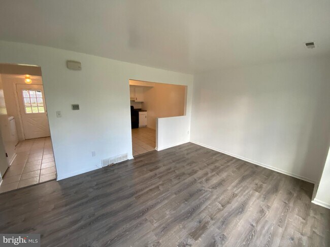 Building Photo - 566 Pleasant Dr