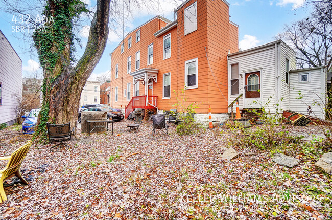 Building Photo - Spacious 5 BR house with amazing parking