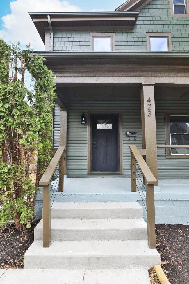 Building Photo - 423 Stoddart Ave