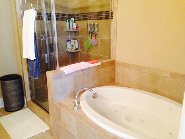 Building Photo - 210 Alderwood Point