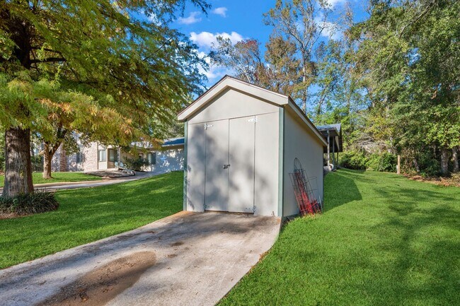 Building Photo - 141 White Oak St