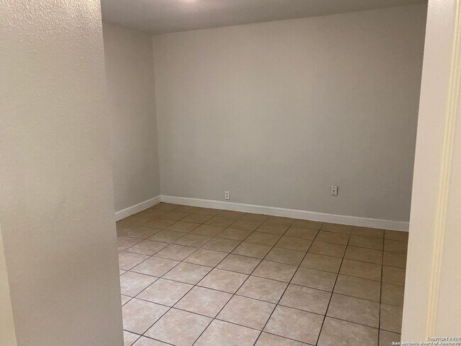 Building Photo - Dinn Drive