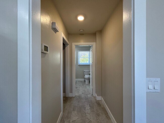 Building Photo - Rent Special! - Gorgeous 3 Bed + Bonus Roo...