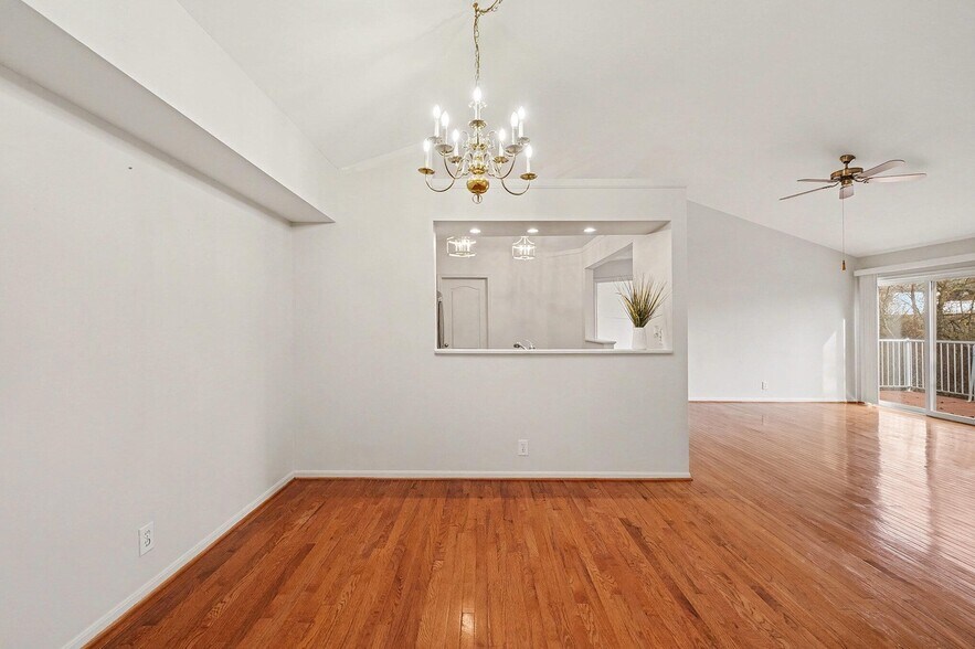 Building Photo - 2495 Fountain Pl