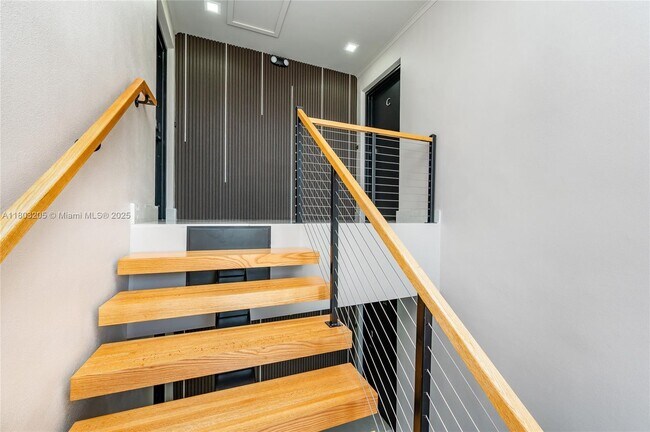 Building Photo - 204 Sunrise Dr