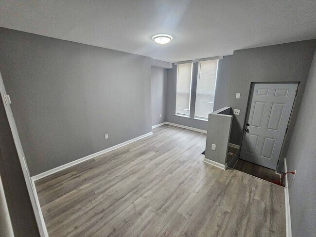 Building Photo - 1341 Glyndon Ave