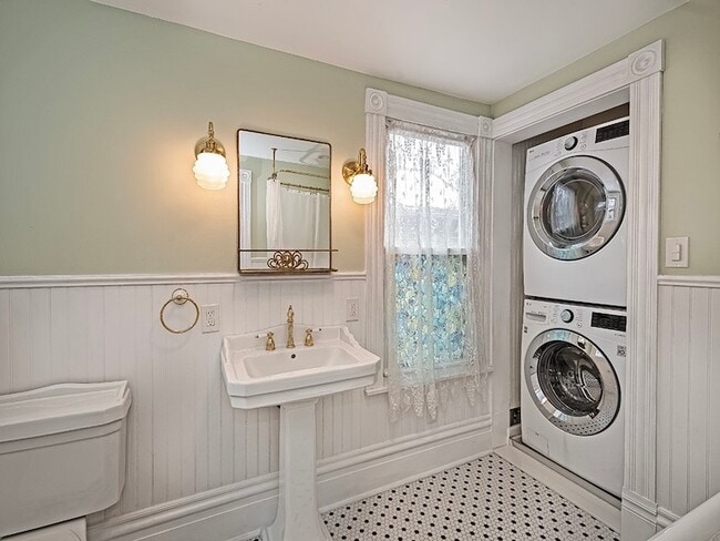 Building Photo - 130 Boroview Ave