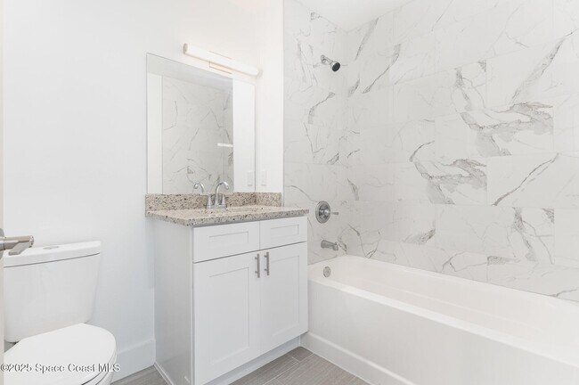 Building Photo - 1635 Par St NE