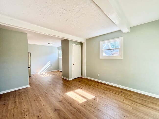 Building Photo - Charming 3-Bedroom Duplex Unit in Norfolk