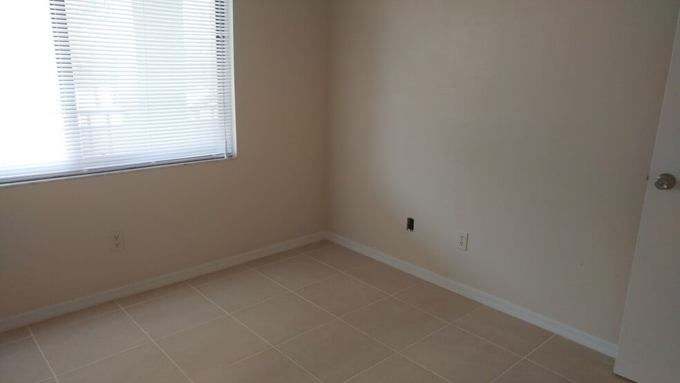 master bedroom - 5857 Rattlesnake Hammock Rd