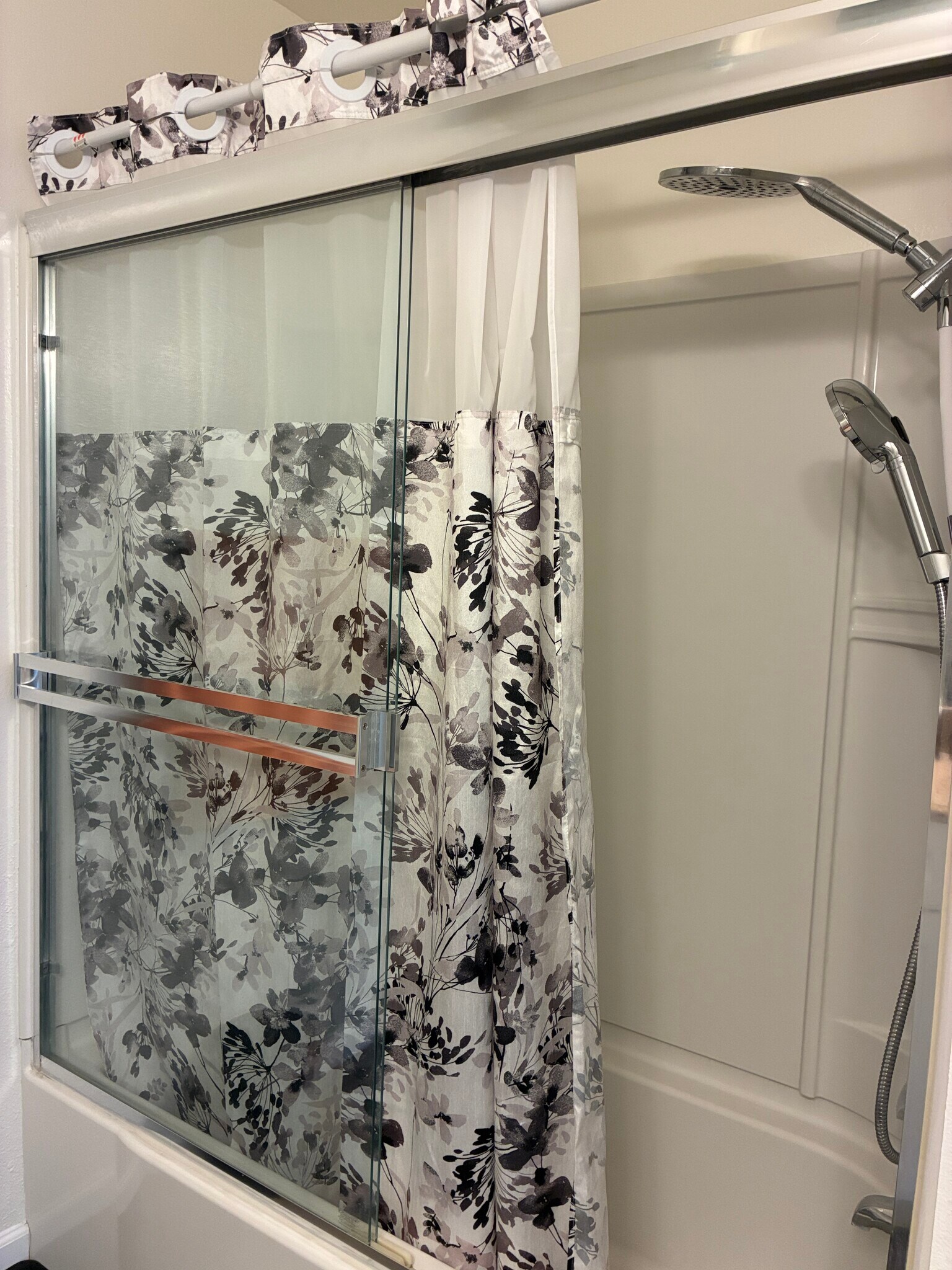 Private shower - 25718 Hogan Dr