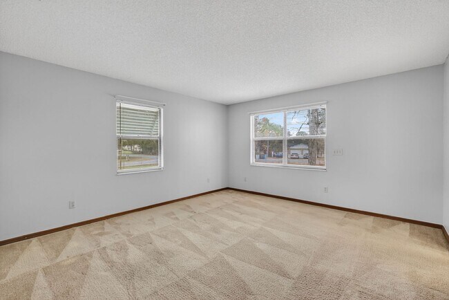 Building Photo - Spacious 2/2 in Leesburg Near Treadway Elementary – Bonus Room