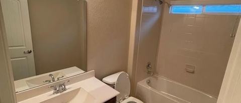 Building Photo - 9012 Waterman Dr