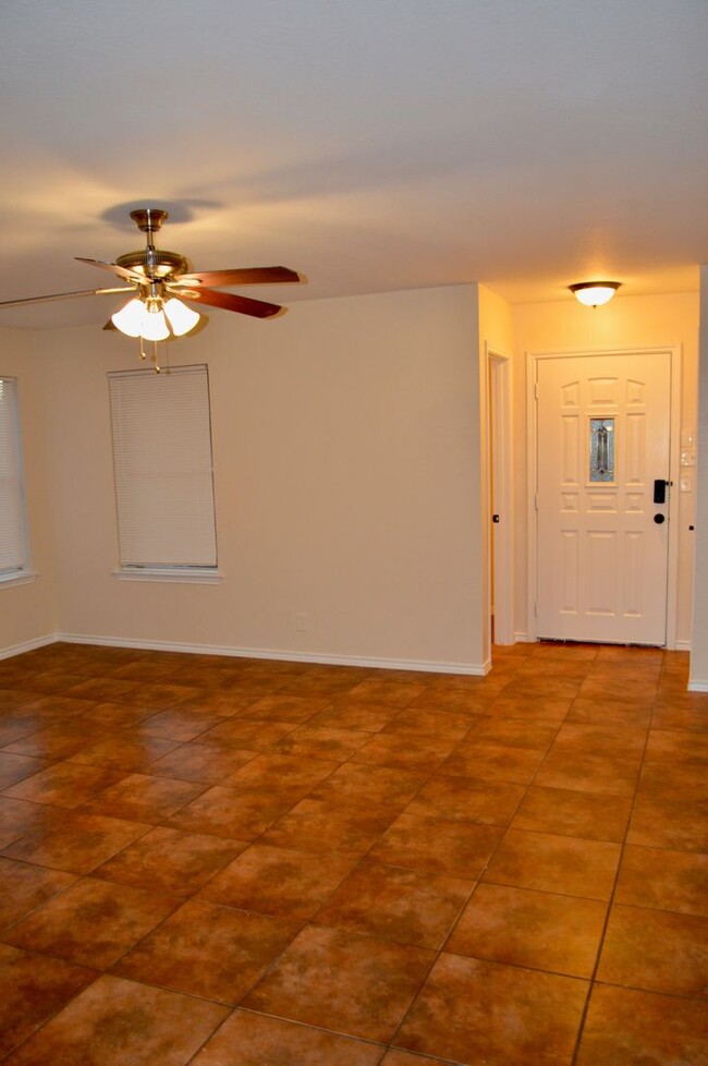 Building Photo - Beautiful remodeled 4 bedroom 2.5 ready to...