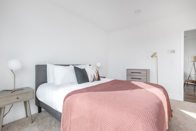 Building Photo - 10473 Santa Monica Blvd