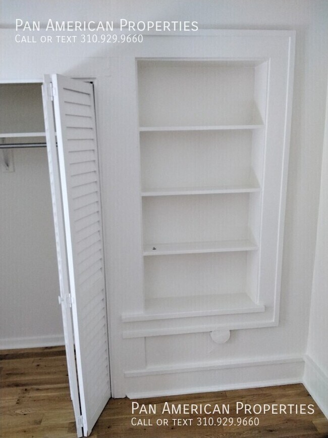 Building Photo - 447 1/2 W 4th St-A