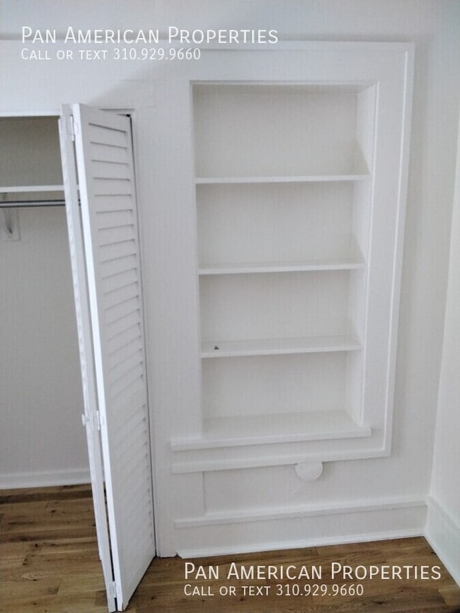 Building Photo - 451 W 4th St