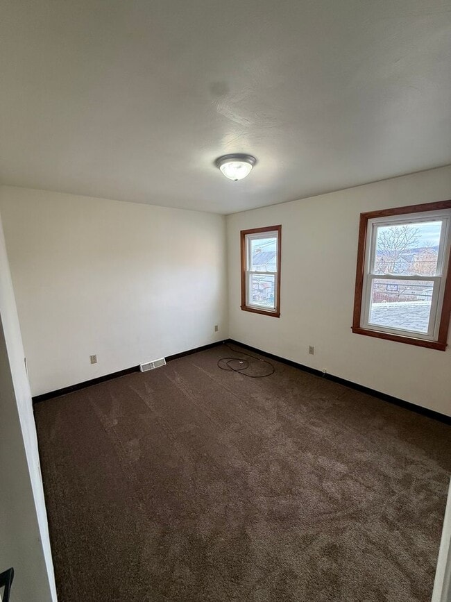 Building Photo - 702c E 9th Ave