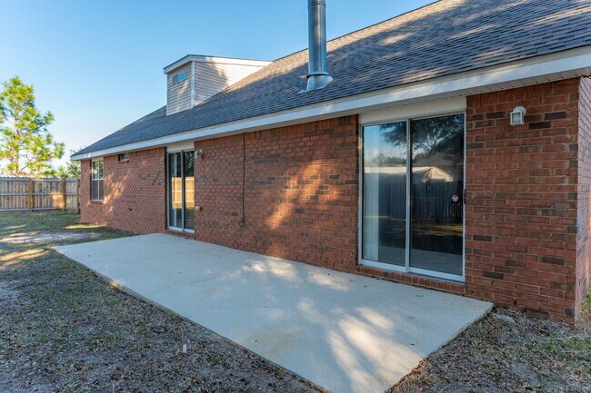 Building Photo - 546 Tikell Dr