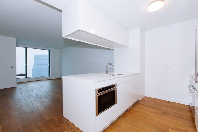 Building Photo - 99 Hudson St