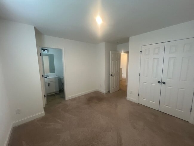 Building Photo - 312 Traywick Pl