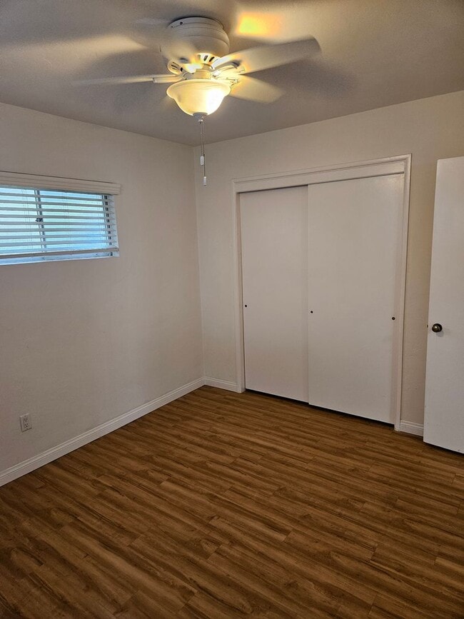 Building Photo - MOVE IN SPECIAL: Charming 2 Bedroom/1 Bath...