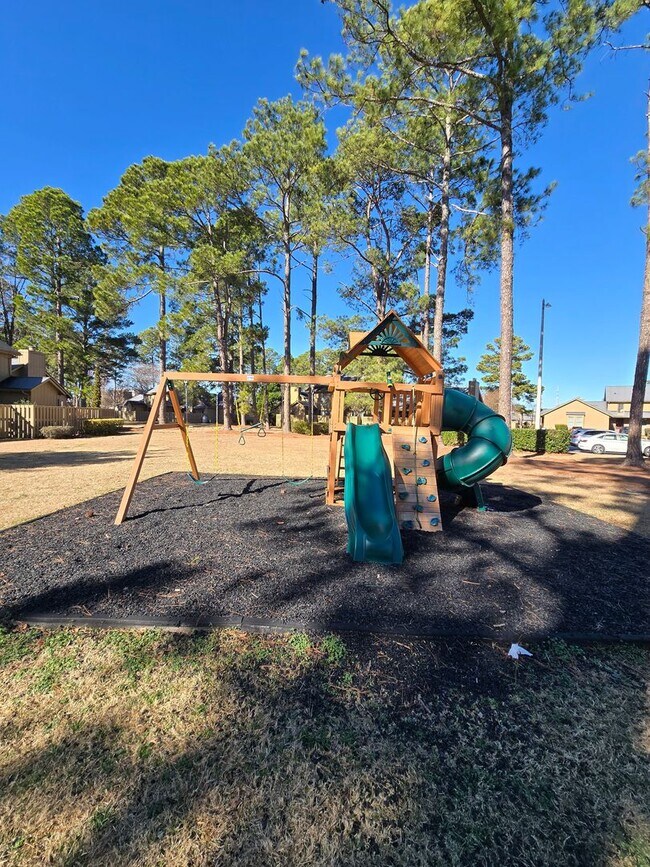 Building Photo - 4615 Dow Ct