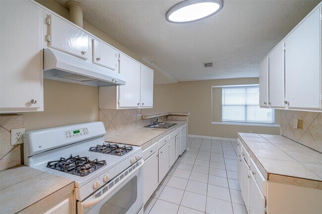 Building Photo - 1815 Ripple Creek Dr