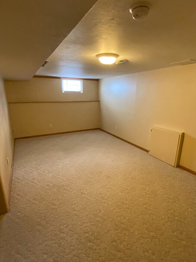 Building Photo - West Side 3 bedroom, 2 bathroom home for rent