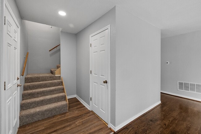 Building Photo - 206 S Cleveland St