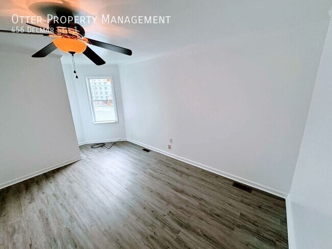 Building Photo - 456 Delmar St