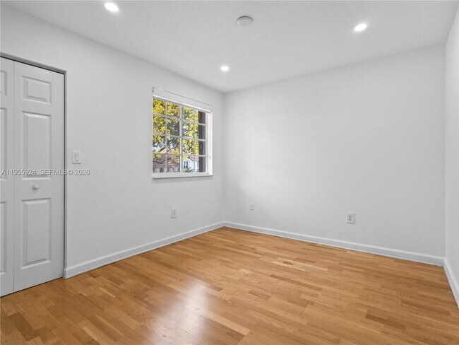 Building Photo - 11186 NW 73rd Terrace