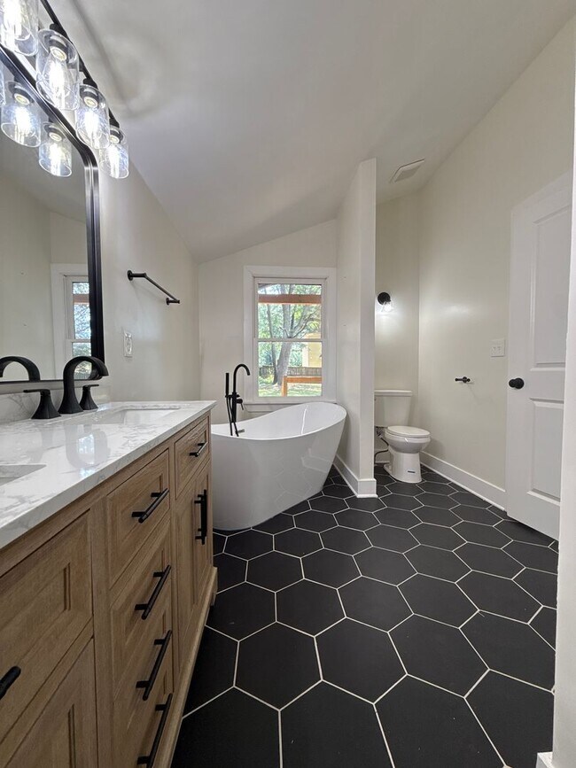 Building Photo - Beautifully Renovated Home in Prime Smyrna...