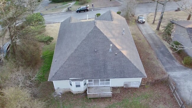 Building Photo - Beautifully Renovated Home in Trussville City Schools – Fireplace & 2-Car Garage