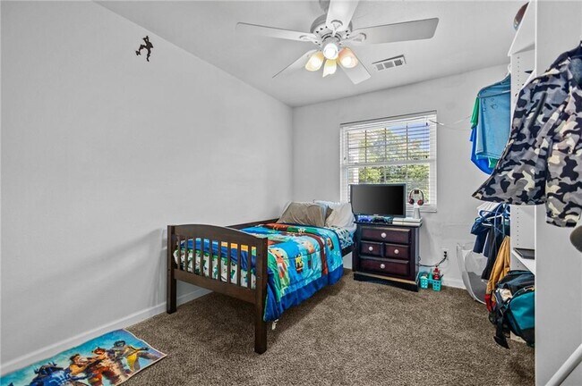 Building Photo - 10940 Devils Den Rd