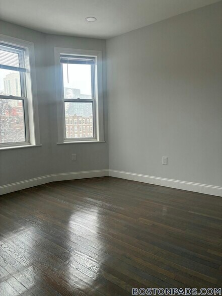 Building Photo - 117 Park Dr