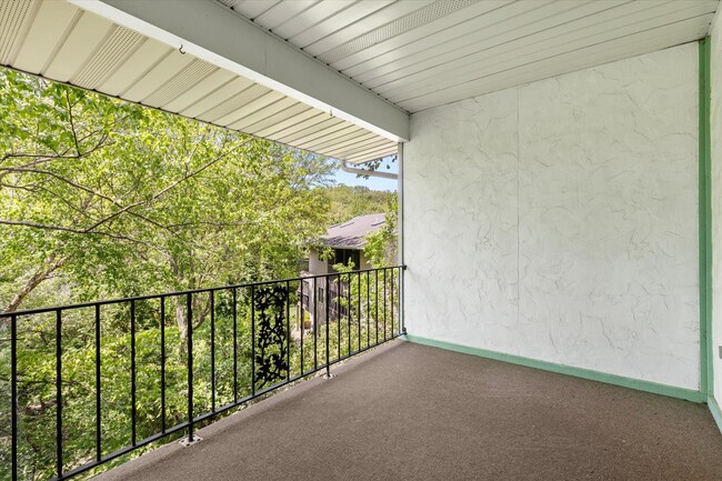 Building Photo - 2427 Reynolds Manor Dr